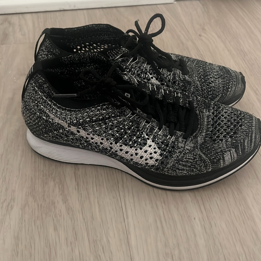 Nike Flyknit Racer - Picture 3 of 11